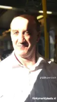 Exhibitionist man toon zich naakt aan rijpe vrouwen 